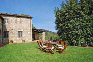 Villa With Pool for 10 People in Lucca, Lucca Province, Photo 4