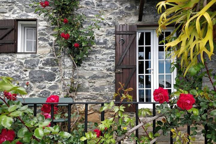 Gîte pour 4 personnes, avec jardin ainsi que balcon et piscine