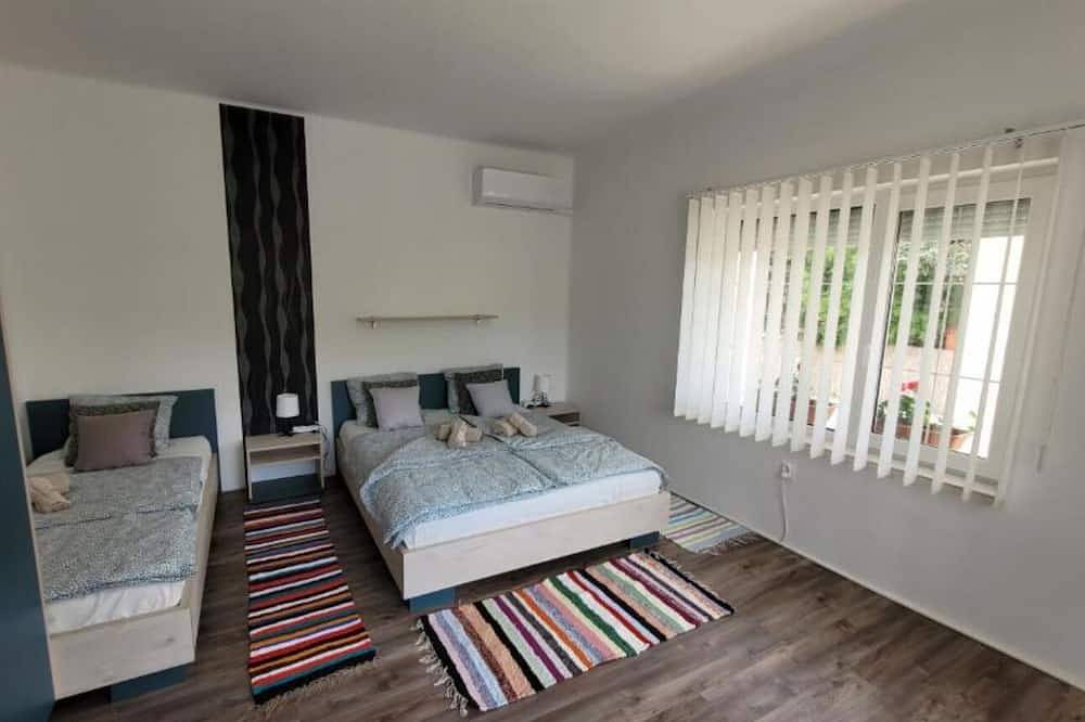 Ganze Wohnung, Gyöngyike Apartmanház Vonyarcvashegy - Two-Bedroom Apartment 1 in Vonyarcvashegy, Balaton Hochland Nationalpark