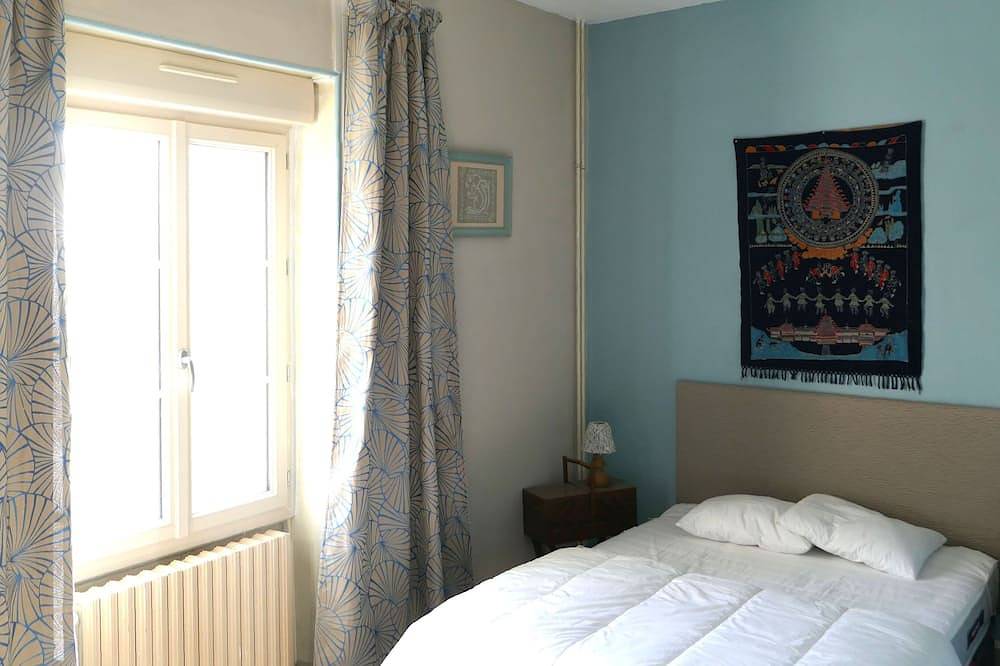 Agréable maison avec grand jardin dans belle cité de caractère. in Fresnay-sur-Sarthe, Sarthe