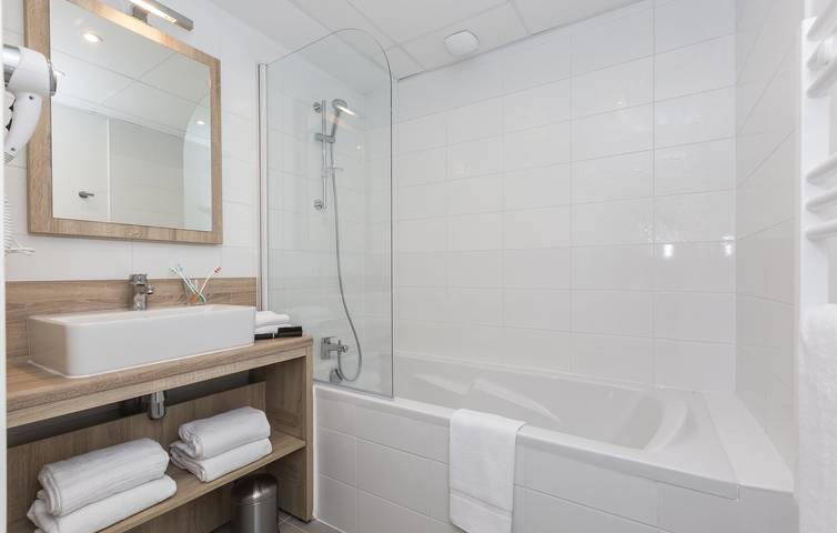 Gîte pour 6 personnes, avec terrasse ainsi que sauna et piscine à Rivedoux-Plage - 3