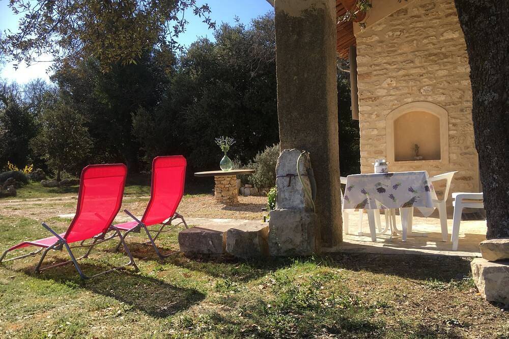 Petite maison \" le cabanon\" au coeur du luberon in Saignon, Parc naturel régional du Luberon