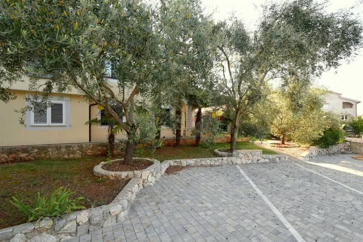 Ferienwohnung für 10 Personen, mit Terrasse in Njivice - 2