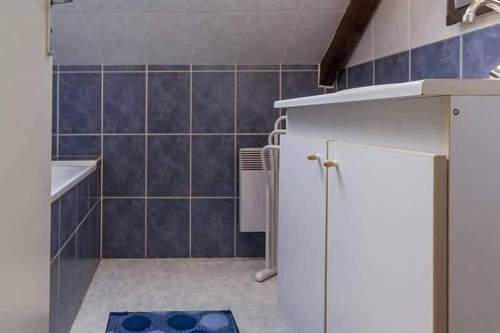 Maison de Charme Proche Côte avec Jardin, 3 Chambres & Equipements Bébé in Mesquer, Côte d'Amour