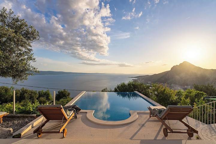 Ferienhaus für 4 Personen, mit Terrasse und Sauna in Omis