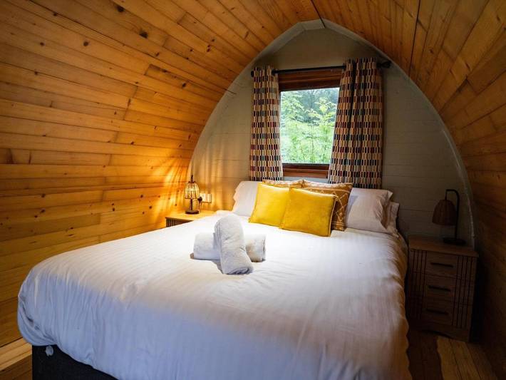 Camping for 2 people, with garden and view as well as terrace, with pets in Northern Ireland