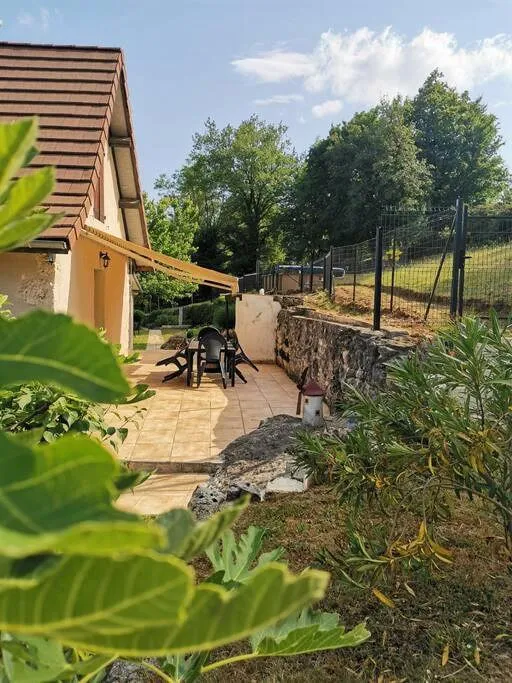 Casa de vacaciones para 6 personas, con vistas además de piscina y jardín - 1