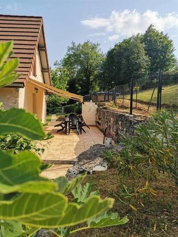 Gîte pour 6 personnes, avec piscine ainsi que jardin et vue à Brégnier-Cordon