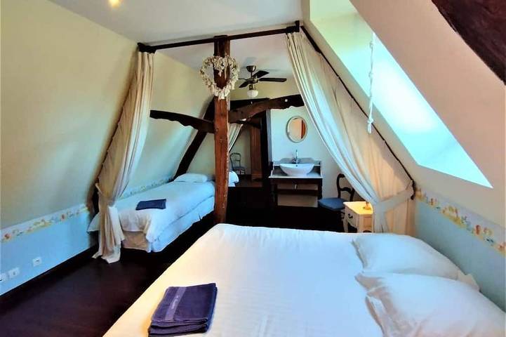 Location de vacances pour 11 personnes, avec jardin et terrasse à Sainte-Colombe - 4