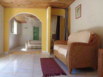 Chambre d’hôte pour 2 personnes, avec terrasse ainsi que vue et jardin dans Palmiste Rouge