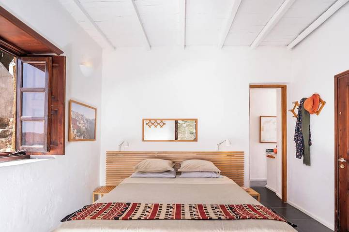 Ganze Wohnung, Cozy Apartment overlooking Kampos Beach in Patmos