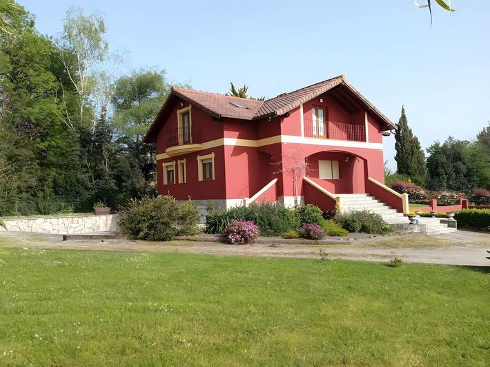 Casa rural para 12 personas, con balcón, Se admiten mascotas en Valle del Miera
