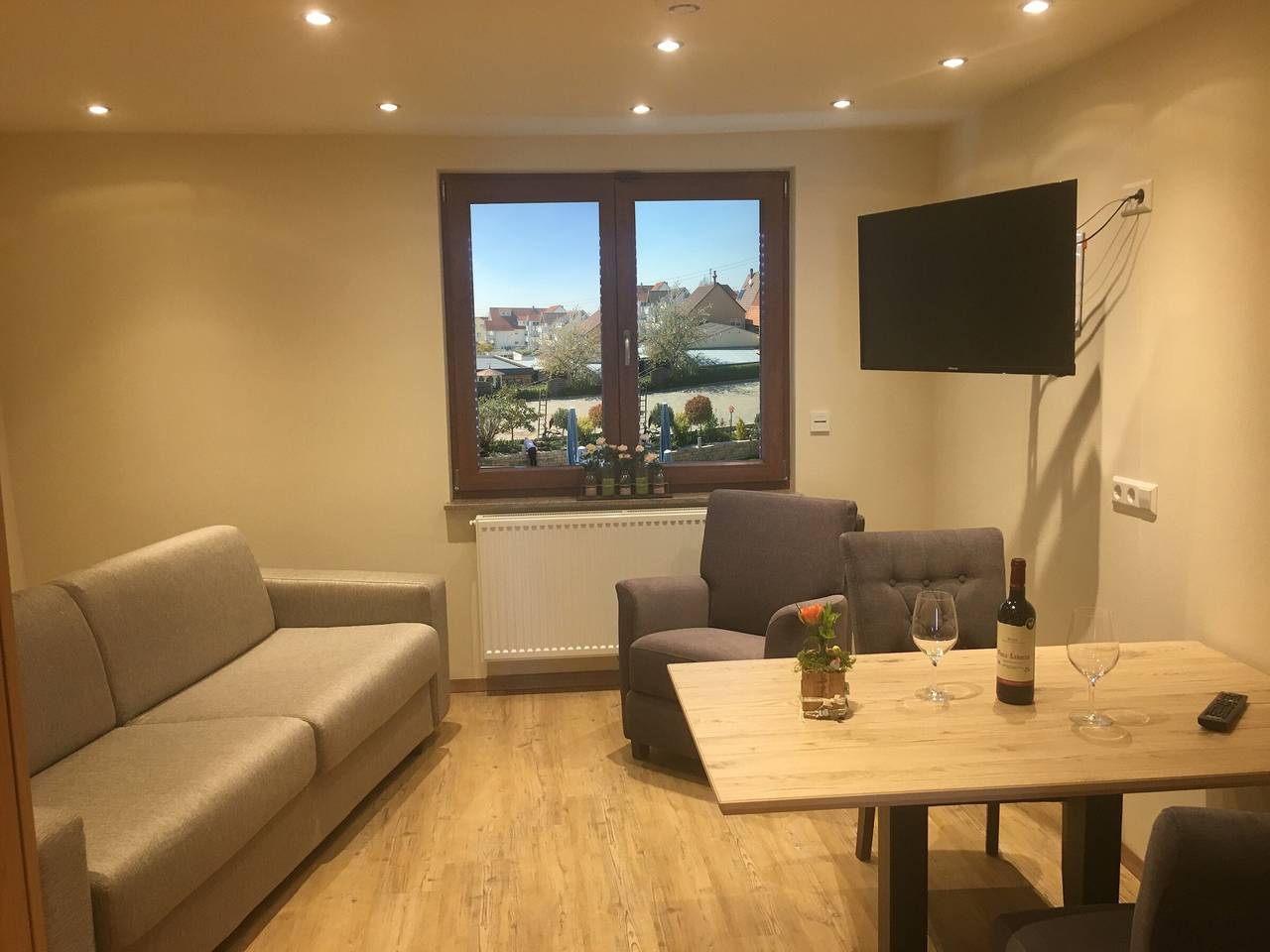 Ganze Wohnung, Apartment 6 mit Gemeinschaftsterrasse und Wlan in Mössingen, Neckar-Alb