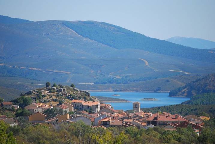 Casa rural para 4 personas, con Piscina y Vistas en Valle del Lozoya