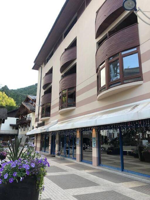 Gîte pour 4 personnes, avec balcon et vue dans Casino De Brides Les Bains - 3