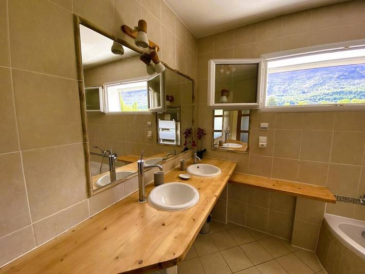 Gîte pour 3 personnes, avec vue ainsi que piscine et jardin à Le Bourget-du-Lac - 3