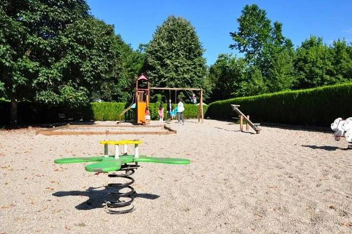 Camping 3 étoiles - Piscine in Bretenoux, Lot