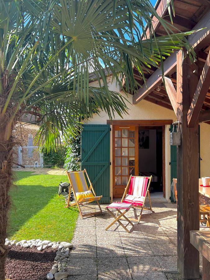 Location de vacances pour 3 personnes, avec Terrasse ainsi que Jardin et Piscine à Tilh