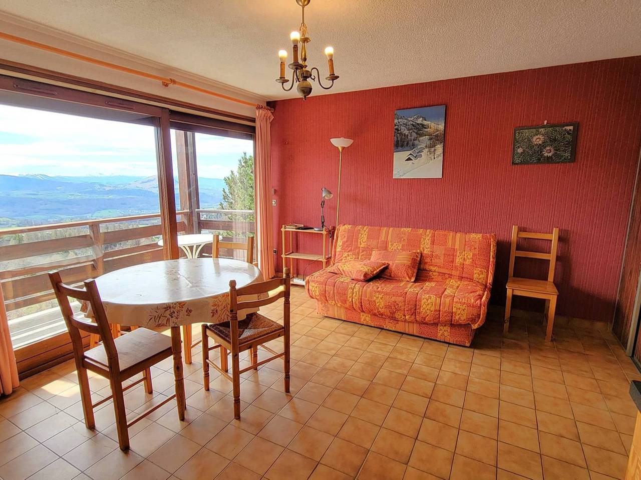 Entire apartment, Apartment for 6 near station with balcony and private parking in Saint-Michel-de-Chaillol, Écrins National Park
