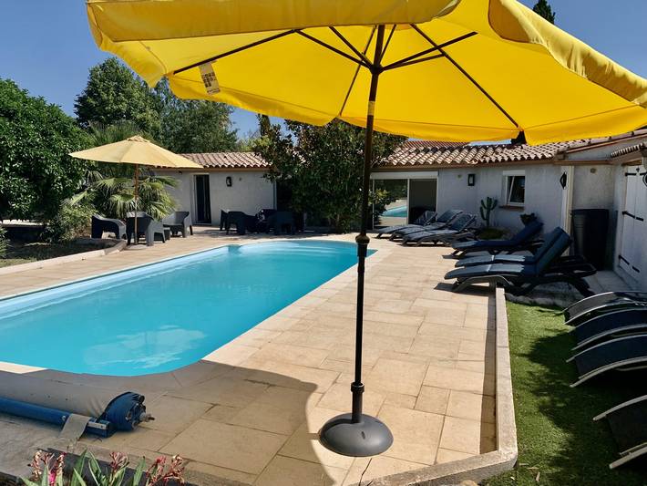 Gîte pour 10 personnes, avec piscine et jardin