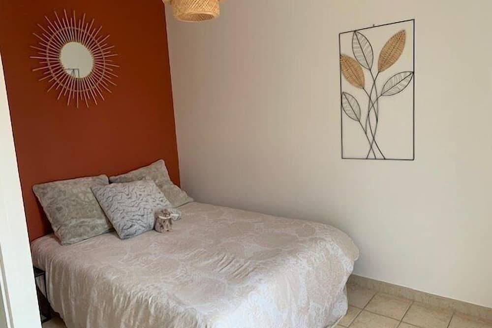 Comfortable air-conditioned villa, swimming pool, near Salon-de-Provence, dog allowed (1). in Salon-de-Provence, Aix-en-Provence region