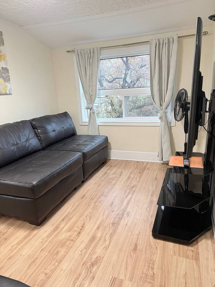 Apartamento entero, Acogedora suite dúplex en el segundo piso in Winnipeg, Manitoba