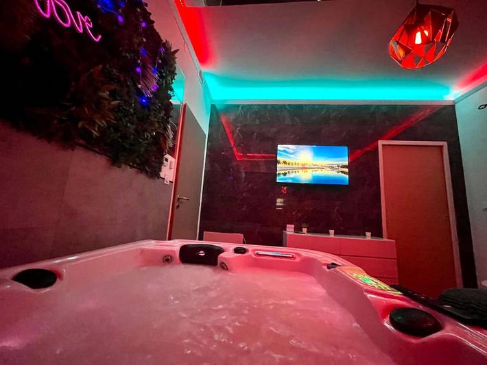 Location de vacances pour 2 personnes, avec Balcon et Jacuzzi ainsi que Terrasse et Jardin à Aussonne
