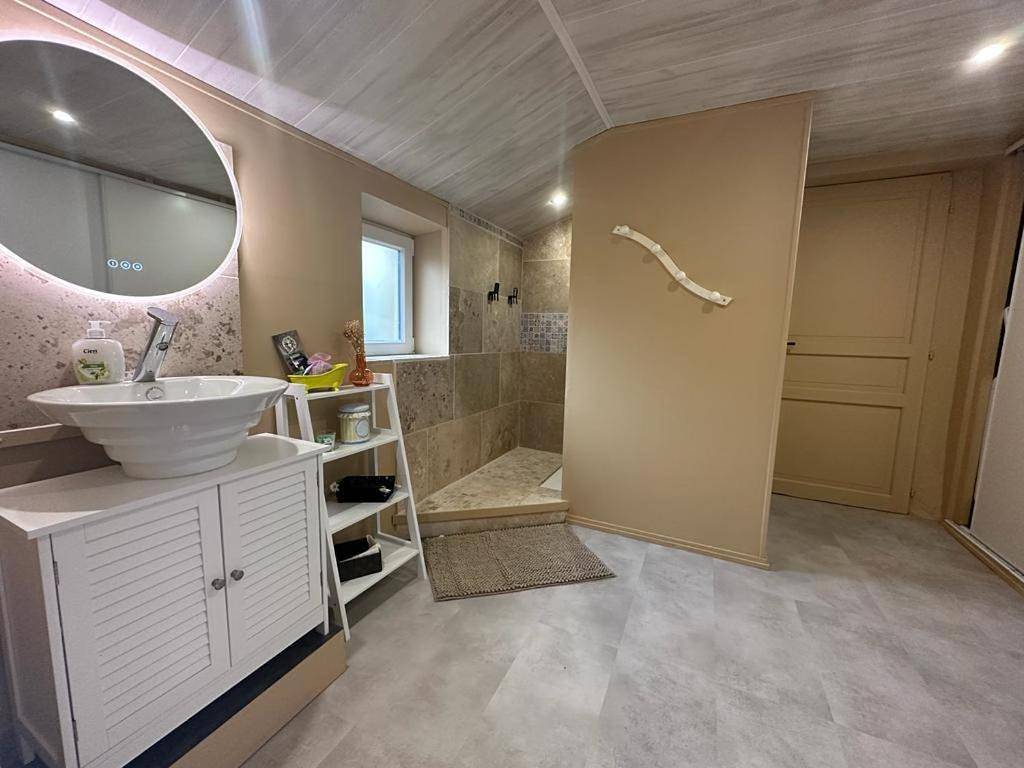 Appartement entier, Studio cozy avec jardin privé in Loscouët-sur-Meu, Région de Dinan