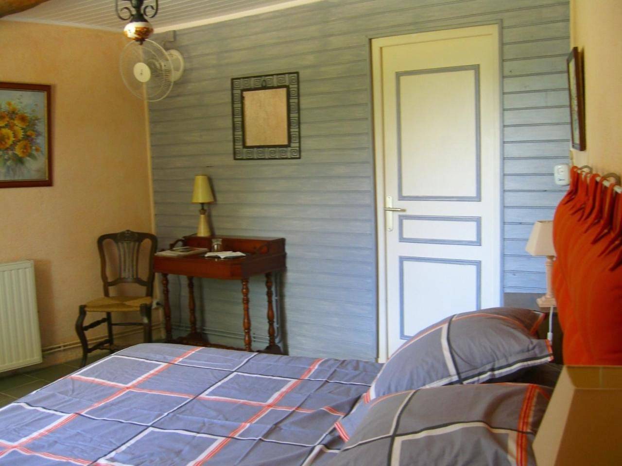 Comfort Double Room in Castéra-Verduzan, Gers