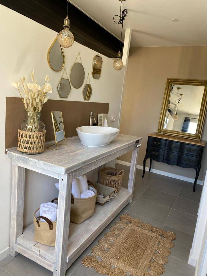 Location de vacances pour 2 personnes, avec vue et terrasse ainsi que jardin et piscine à Auriol - 3