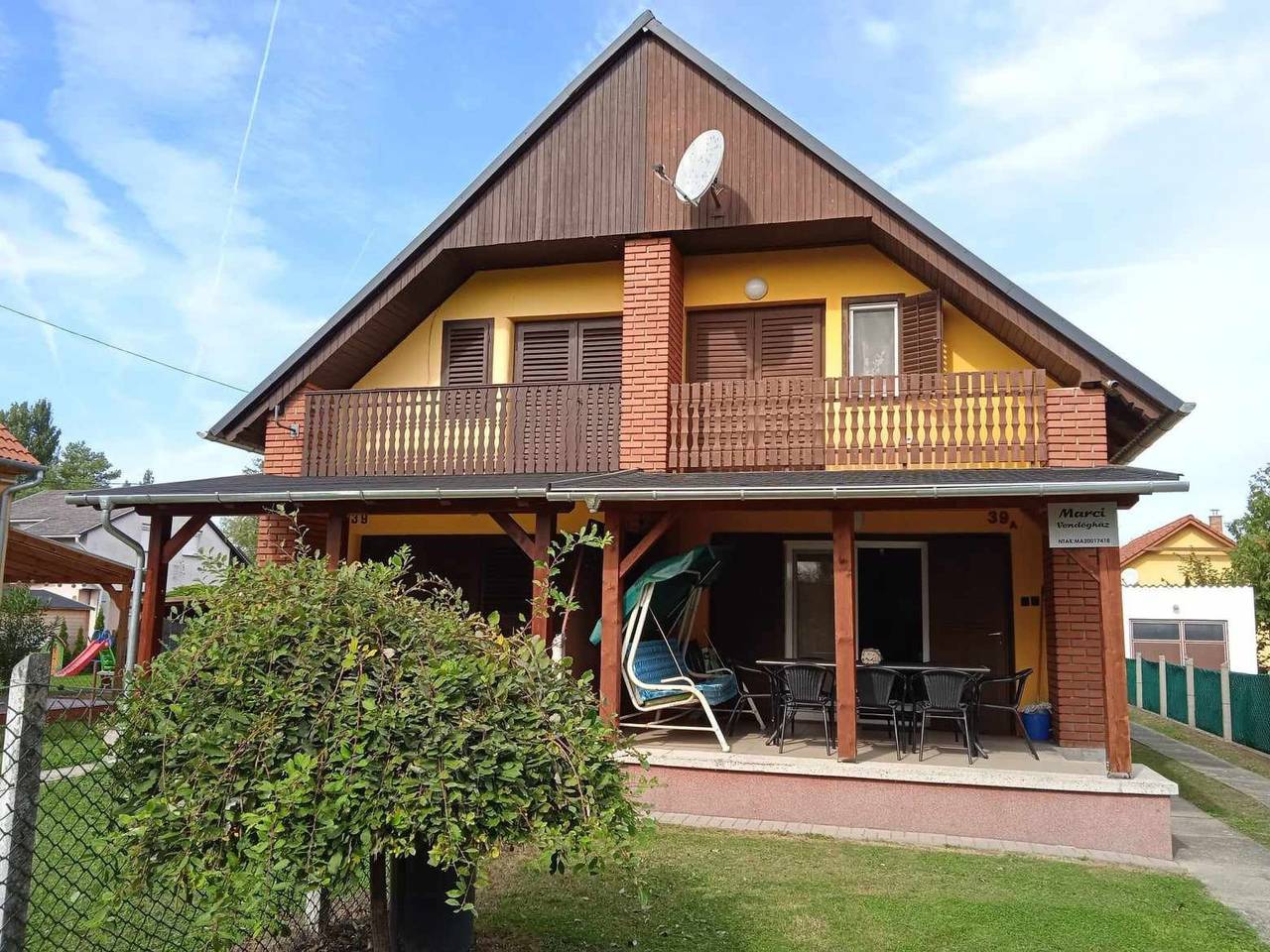 Zwillingsferienhaus mit Pool in Balatonfenyves, Plattensee Südufer