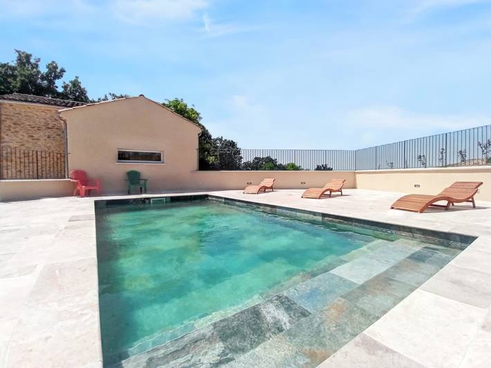 Location de vacances pour 6 personnes, avec terrasse ainsi que jardin et piscine à Divajeu - 4