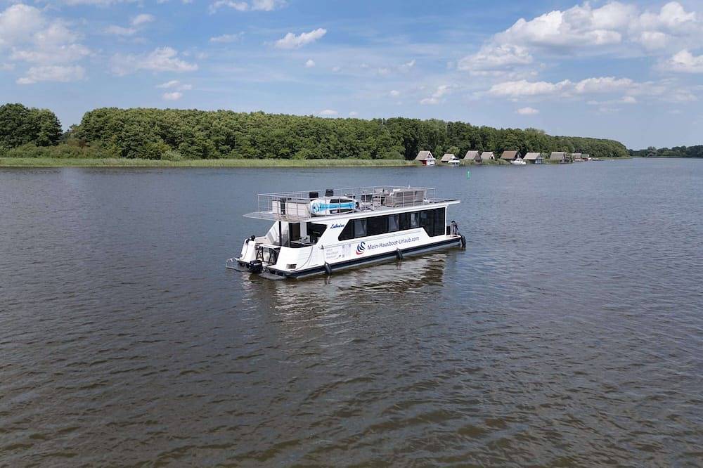 Hausboot Lubodne – exklusiver Urlaub auf der Müritz in Buchholz, Müritz