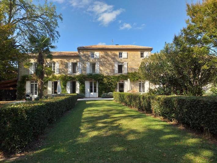 Chambre d’hôte pour 4 personnes, avec piscine et vue ainsi que terrasse et jardin, animaux acceptés