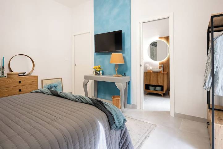Charming 2-bedroom house with AC in Castellammare di Stabia. in Castellammare di Stabia, Sorrento Coast