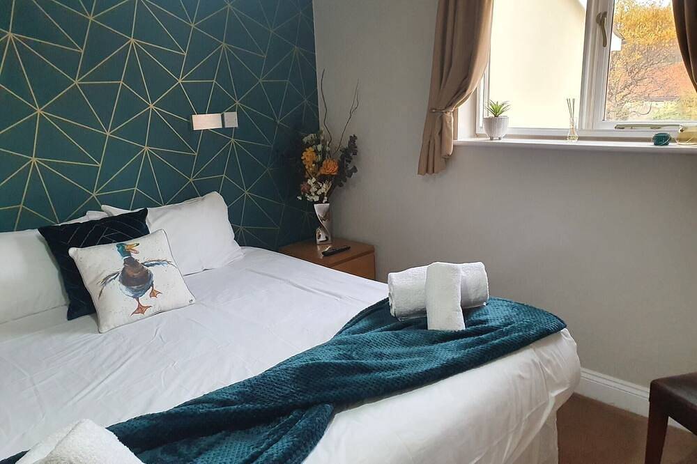 Superking room at The Nags Head in Harling, Thetford Forest Park