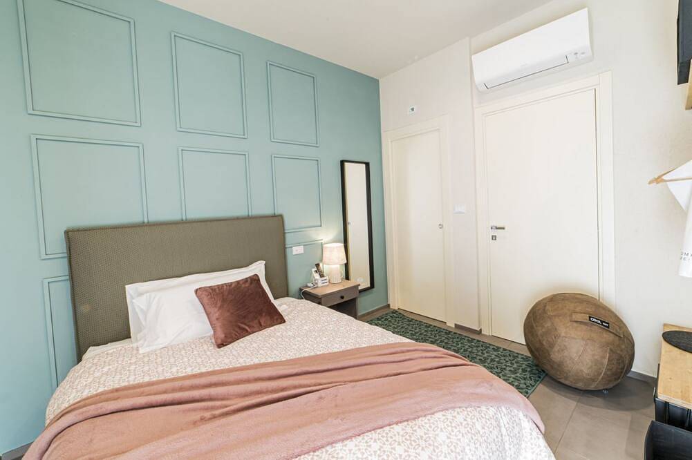 Single room with double bed, private bathroom 700mt from the airport in Pescara, Adriatic Coast Abruzzo