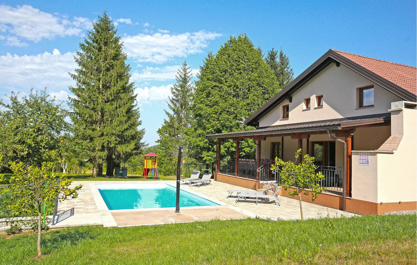 Gemütliche 305 m² große Wohnung mit Pool, WLAN, Klimaanlage und Grill in Ogulin, Karlovac und Umgebung
