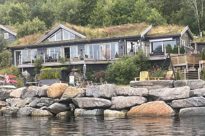 Ferienhaus für 10 Personen, mit Whirlpool und Terrasse sowie Garten in Vanylven