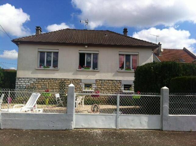 Location de vacances pour 2 personnes, avec sauna ainsi que jacuzzi et jardin, animaux acceptés à Chaumont - 3