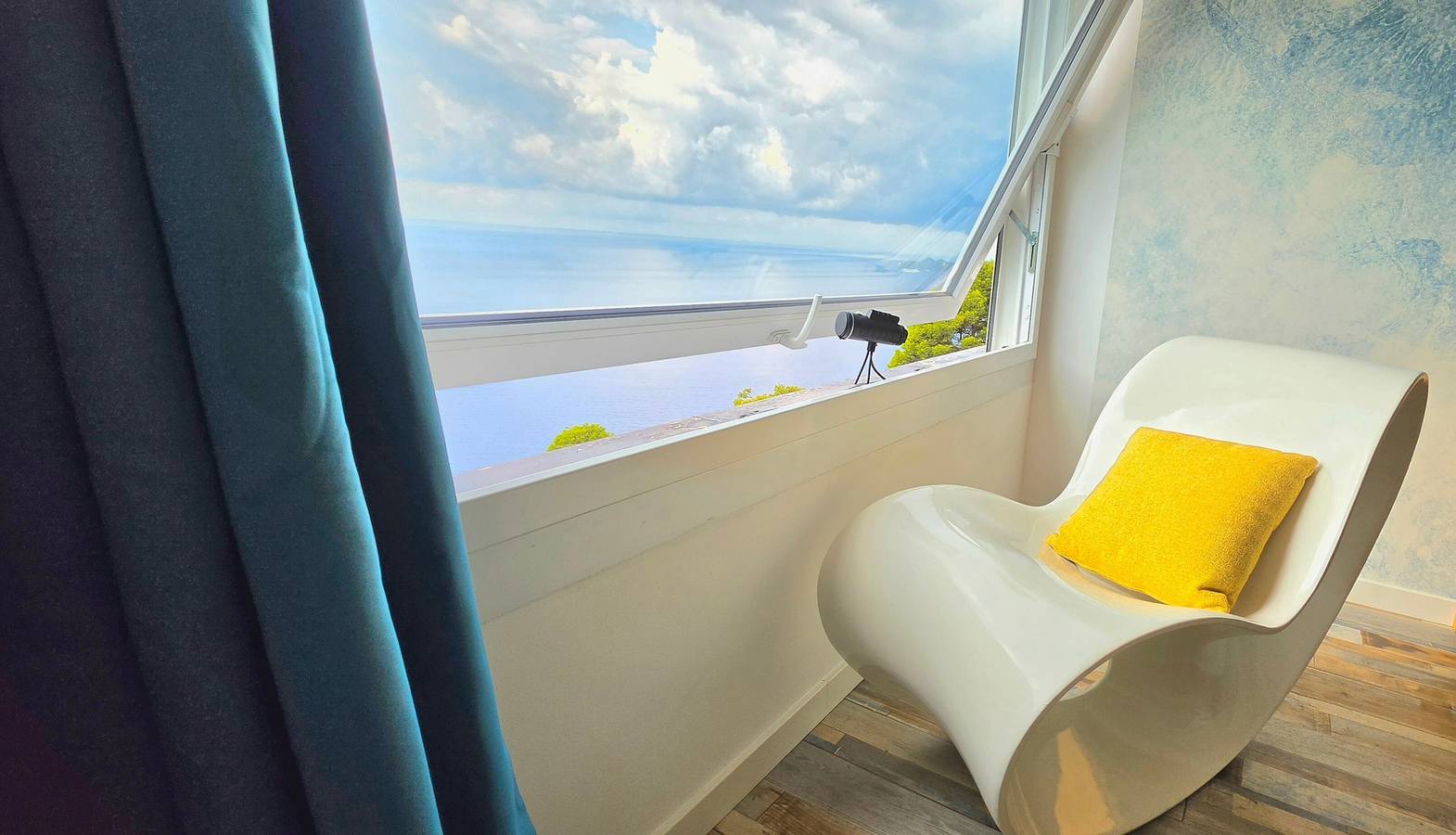 Ganze Wohnung, Ferienwohnung 'Ocean Blue' mit unvergleichlichem Meerblick, privatem Parkplatz, Klimaanlage in Sant'Andrea di Rovereto, Chiavari