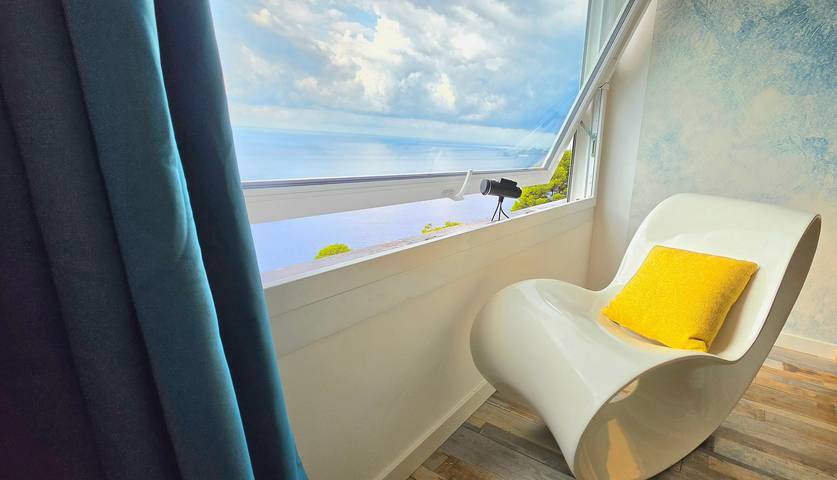 Ganze Wohnung, Ferienwohnung 'Ocean Blue' mit unvergleichlichem Meerblick, privatem Parkplatz, Klimaanlage in Sant'Andrea di Rovereto, Chiavari