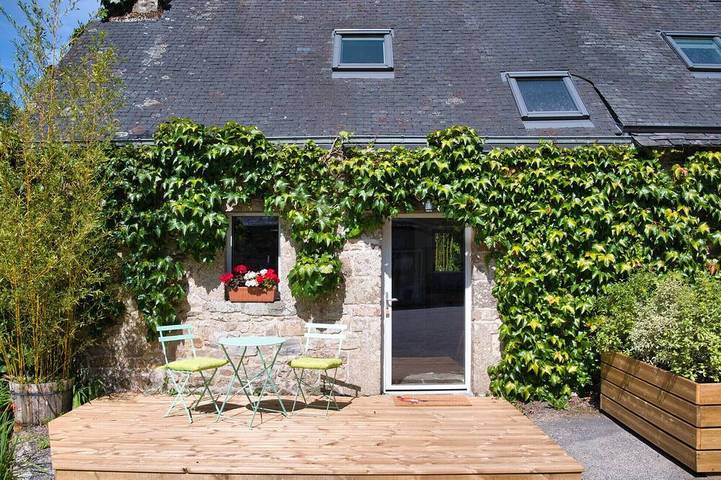 On a 3h property, in the heart of the forest, the gites du lety await you. in Perret, Guingamp Region