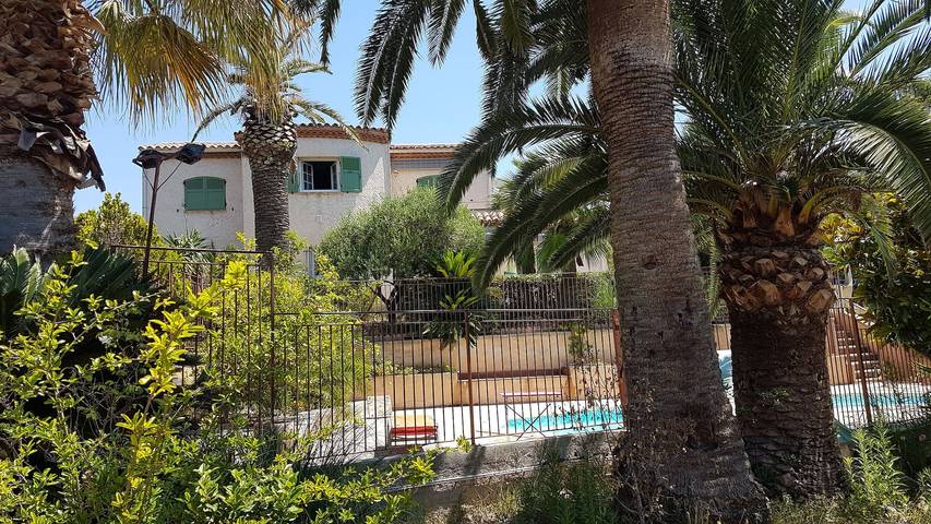 Location de vacances pour 12 personnes, avec jardin et piscine dans Plage Du Grand Boucharel Saint Aygulf - 2
