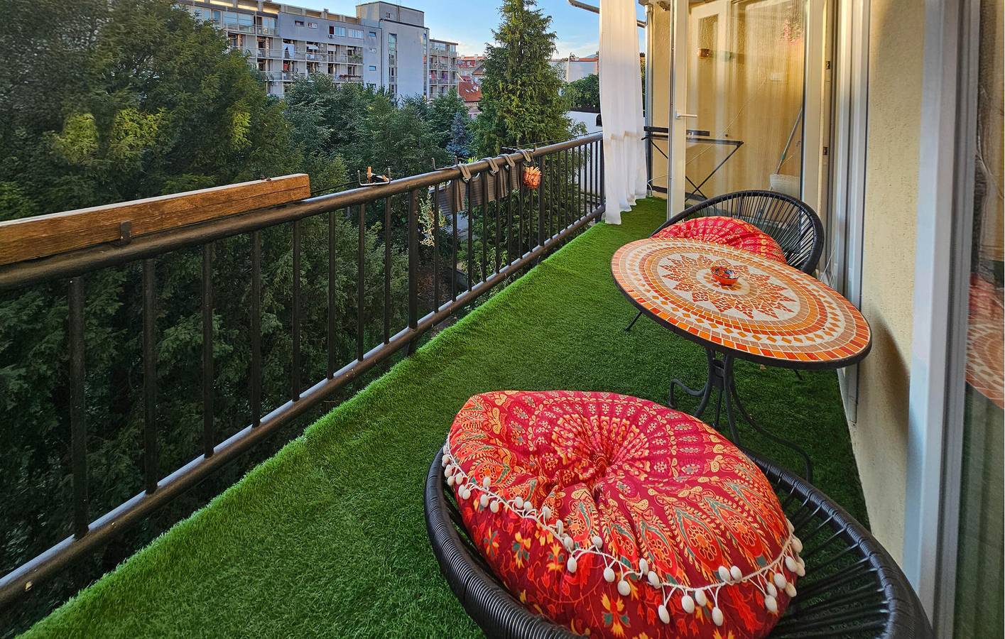Ganze Ferienwohnung, Gemütliche 1-Zimmer-Wohnung mit Terrasse, WLAN, in der Nähe des Kineski Restoran Peking in Zagreb, Zagreb und Umgebung