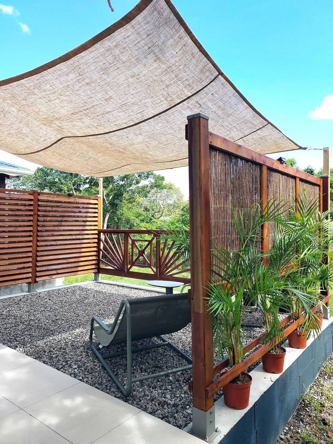 Entire apartment, Apartment in Ducos — 35 m² with garden in Dikos, Martinique