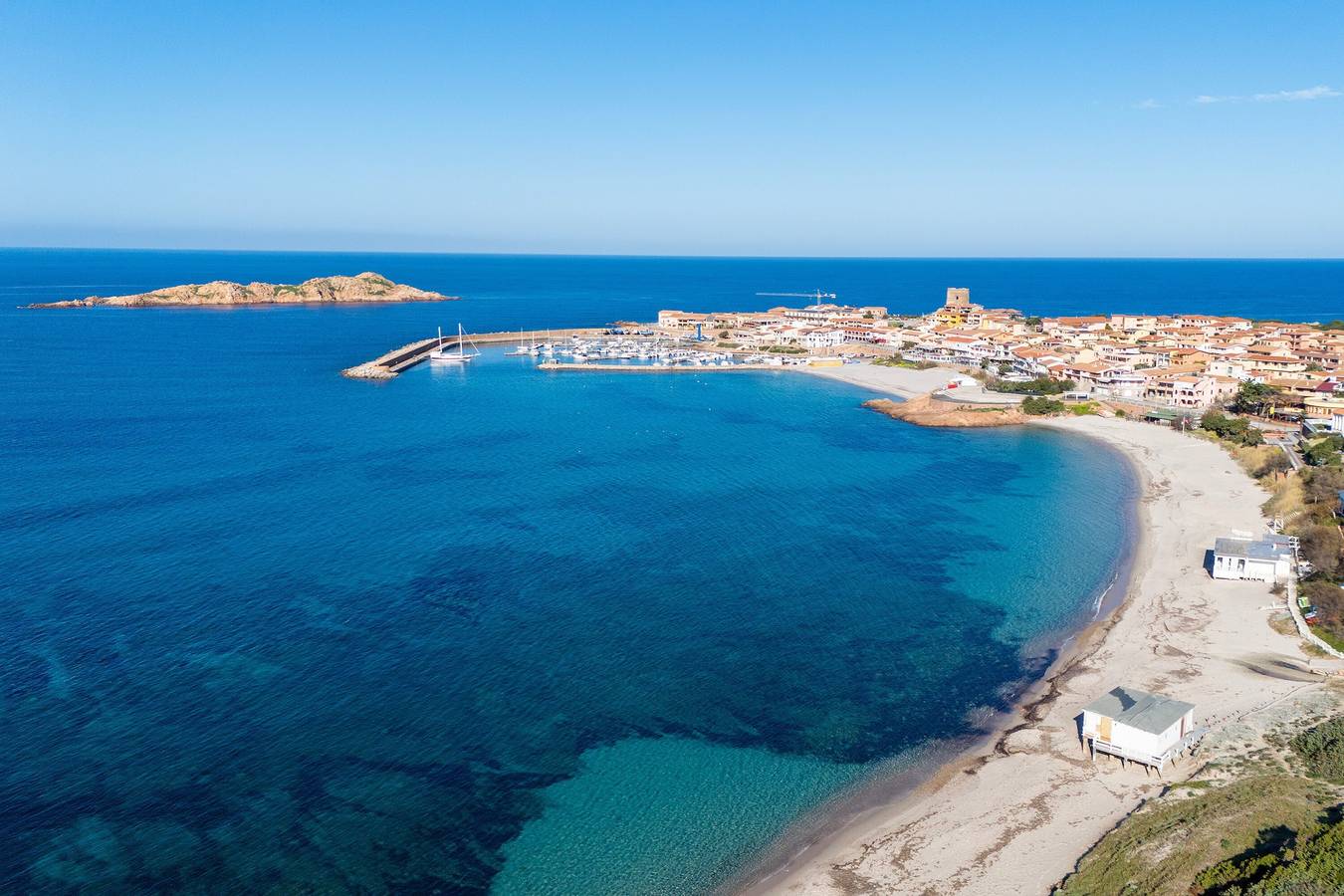 Appartement entier, Appartement 'Fontanella Pp Dx' avec balcon, Wi-Fi et climatisation in Isola Rossa, Trinità d'Agultu e Vignola