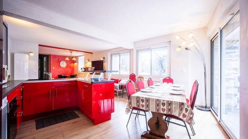 Gîte pour 11 personnes, avec terrasse à Estarvielle