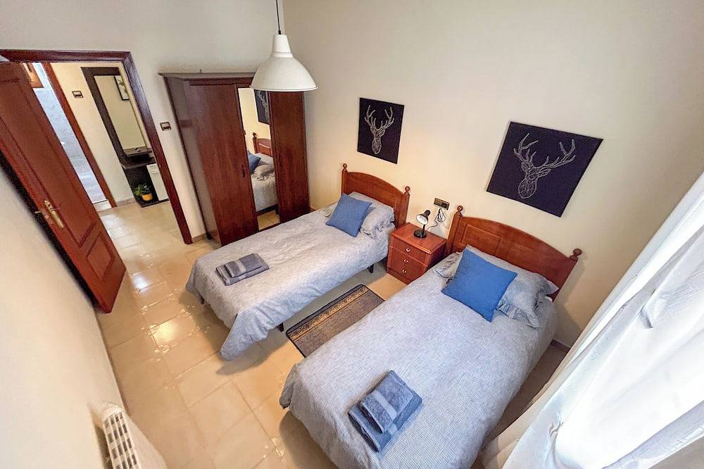 Entire apartment, Logbook - The fishermen's Lodge - .  Apartment with parking in Cudillero. in Cudillero, Costa Verde (Spain)