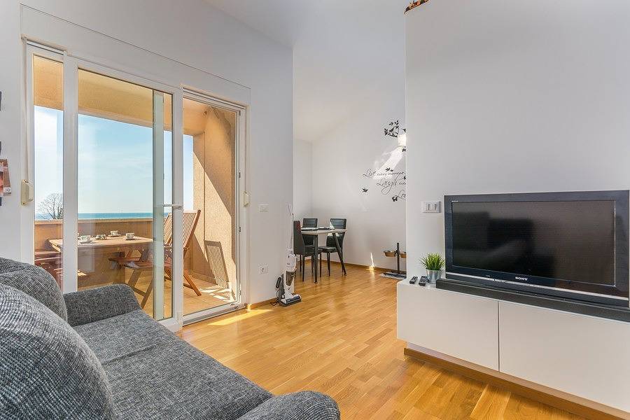 Ganze Wohnung, Apartment mit zwei Schlafzimmern und schönem Balkon mit Meerblick 
 in Dajla, Umag und Umgebung